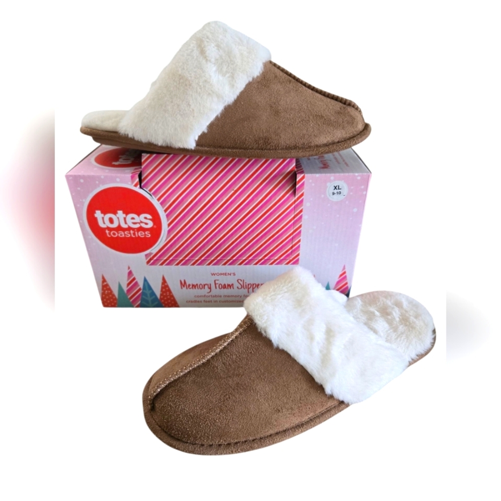 🌴3/$10. Memory foam slippers